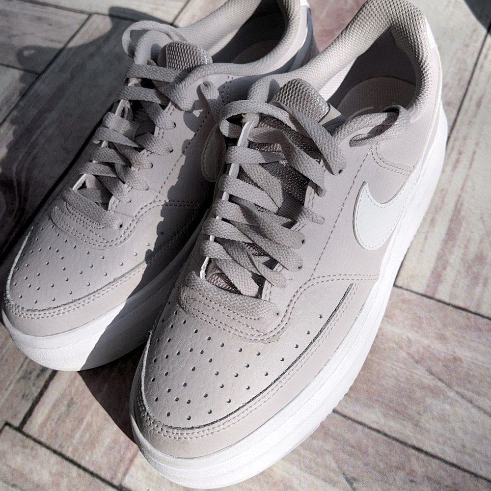 Size 8 - Nike Court Blush/Pink & White